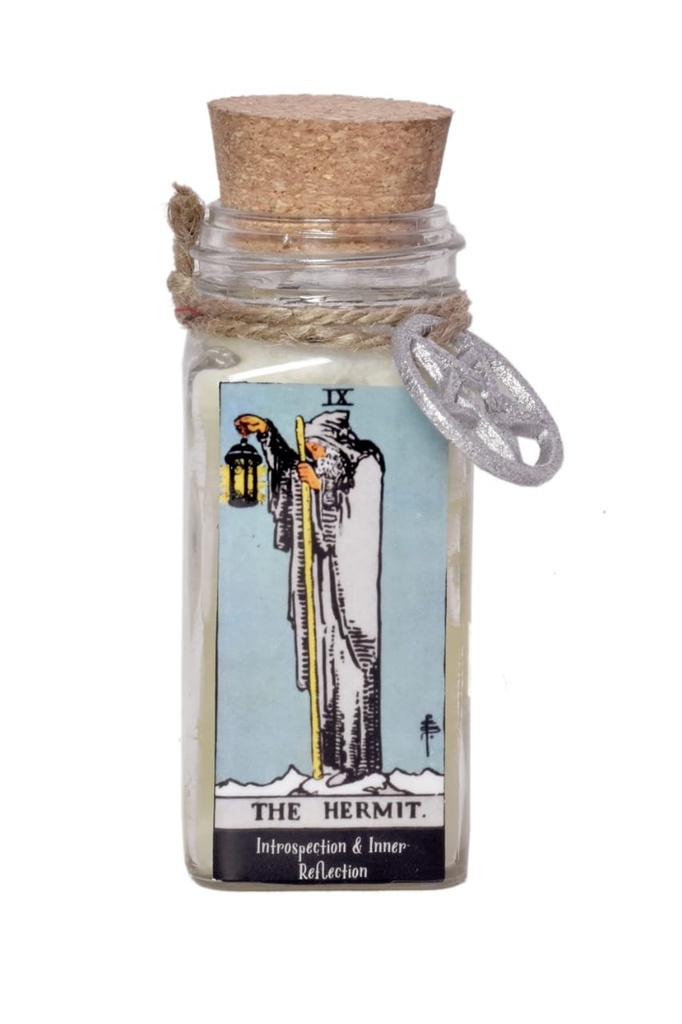 [14262] The Hermit Tarot Card Smudge Candle – 6 oz